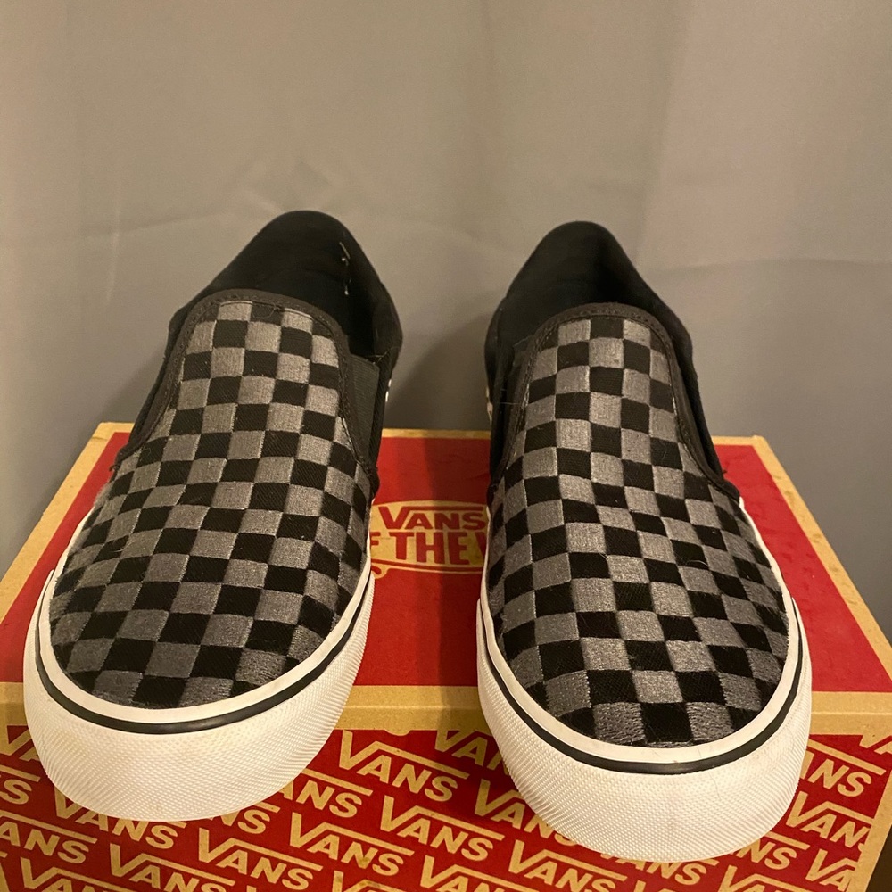 Men’s Vans - Picture 2 of 5